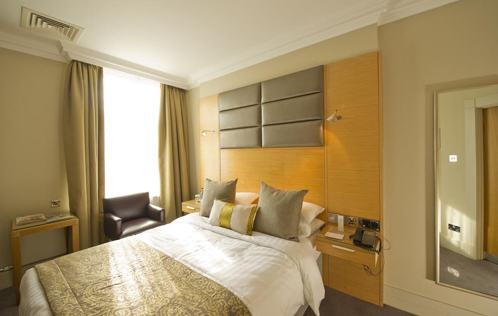 Woodlands Park Hotel - Room