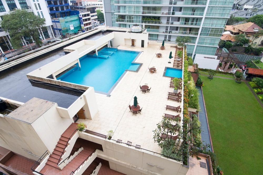 Colombo Residencies - Outdoor Pool
