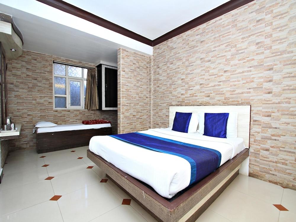 OYO 8736 Hotel Pratham International - Room