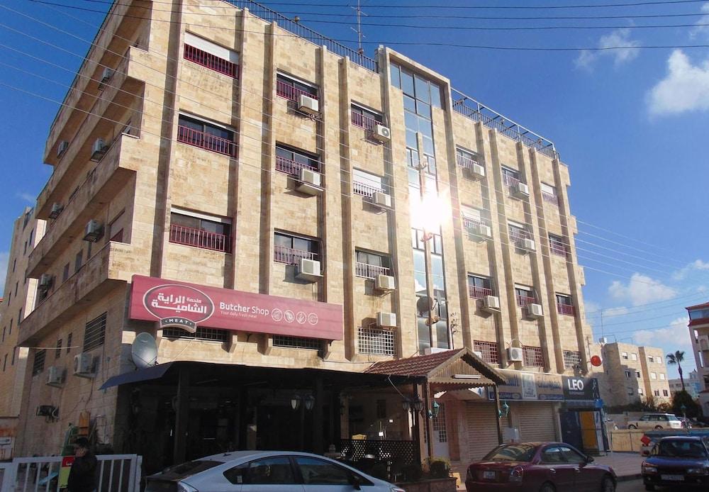 Al-Nujoom Hotel Suites - Front of Property