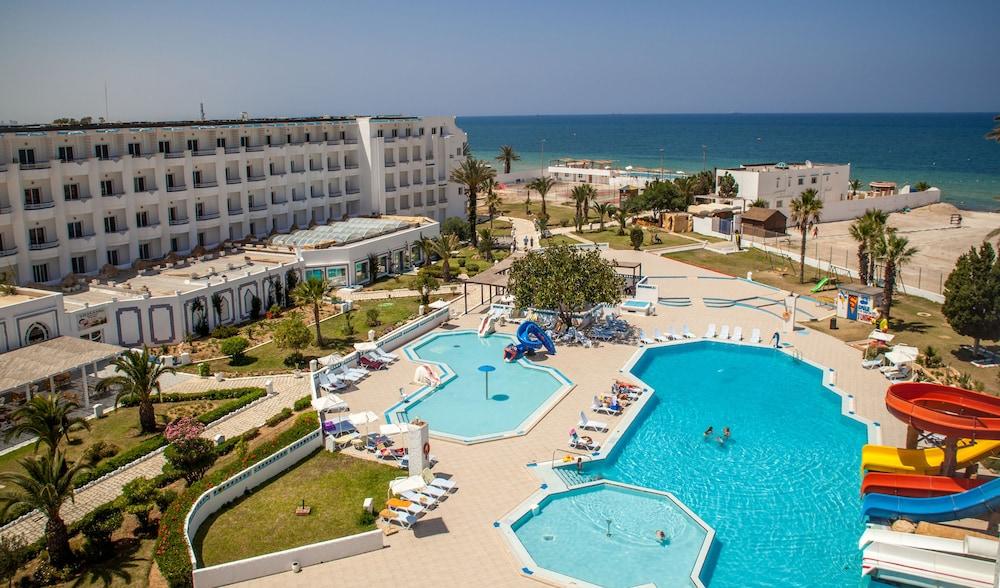 Palmyra Holiday Resort & Spa - Outdoor Pool
