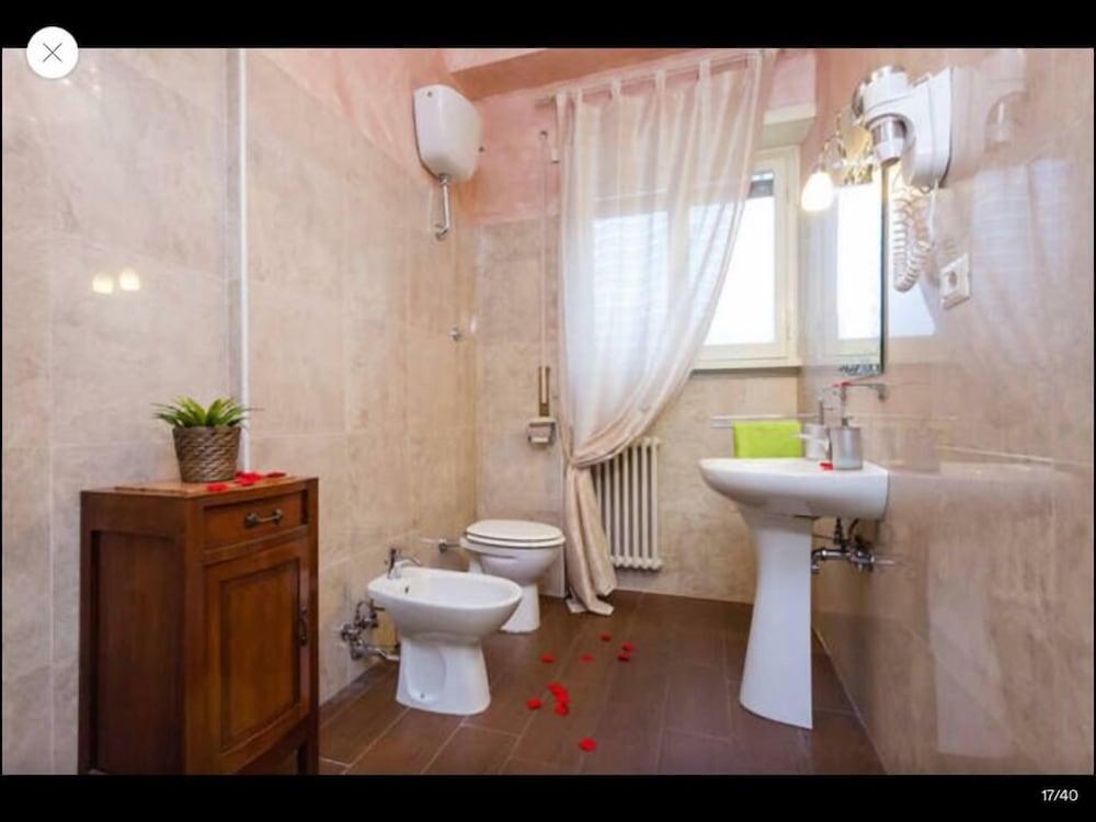روم فاتيكان إيدن بي آند بي - Bathroom
