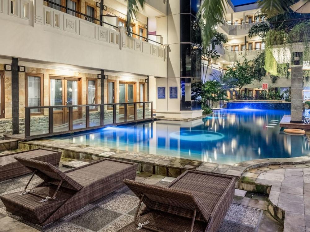 Famous Hotel Kuta - Outdoor Pool