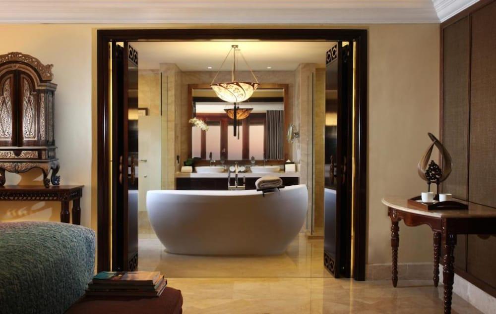 Ayana Resort and Spa Bali - Bathroom