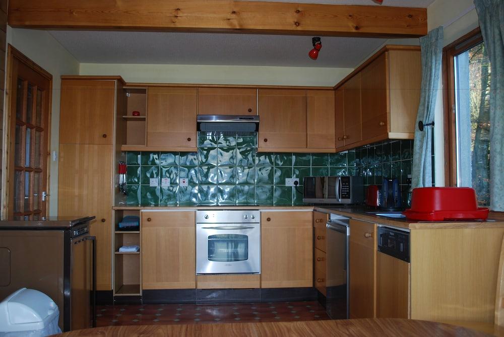 Flowerburn Holiday Homes - Private kitchen