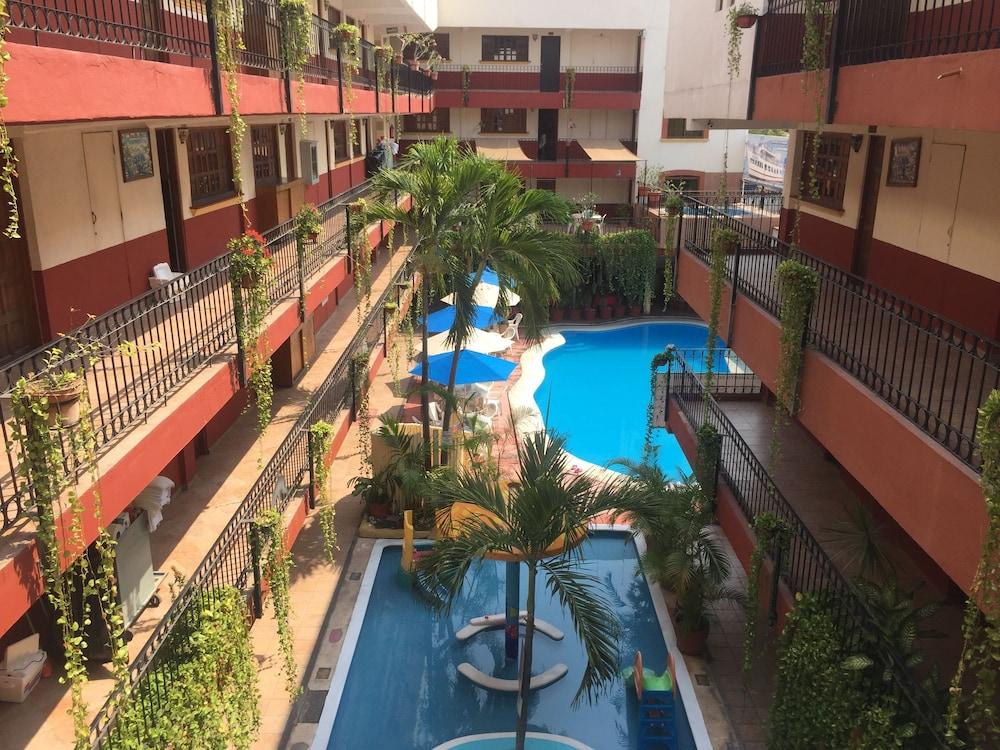 Hotel Hacienda Maria Eugenia - Outdoor Pool