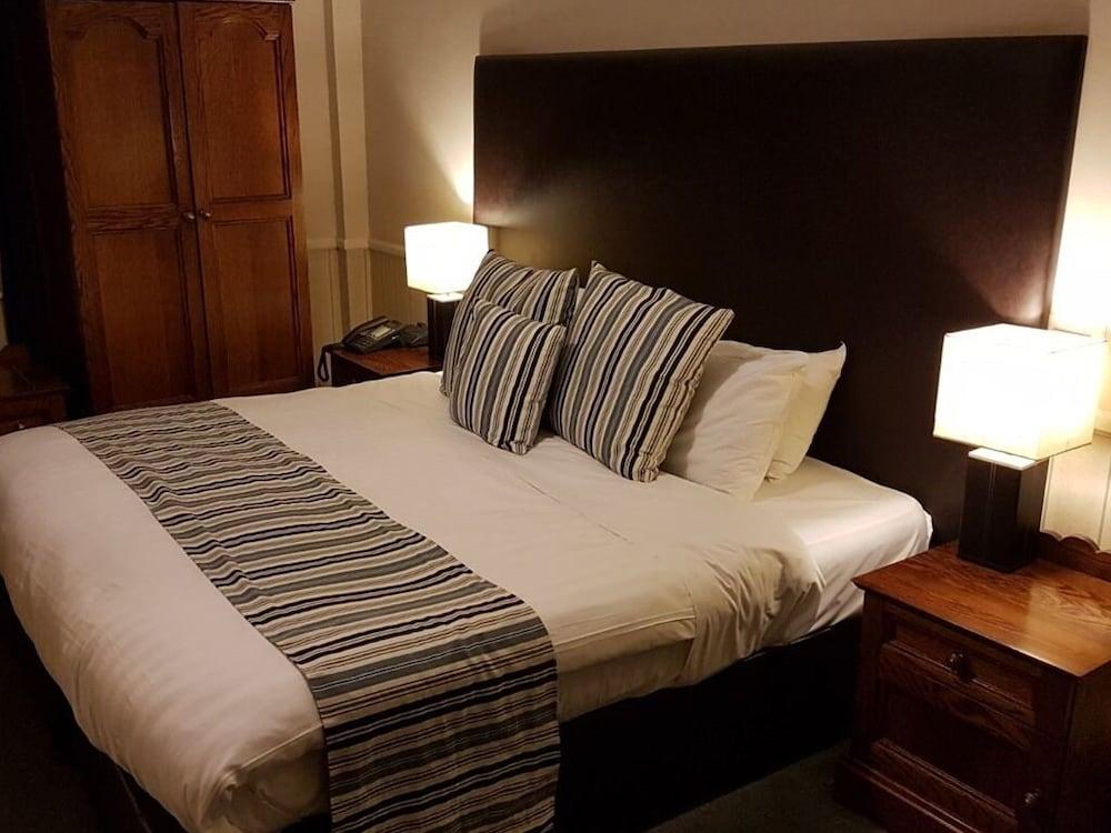 Dunkerleys Hotel - Room