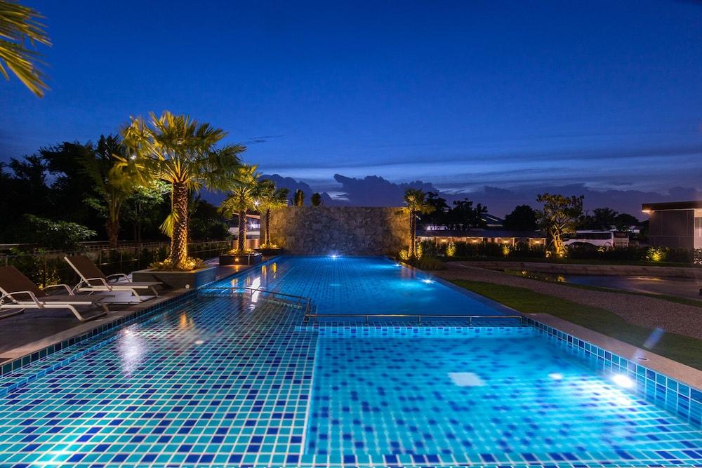 iChapter Hotel Suvarnabhumi - Outdoor Pool