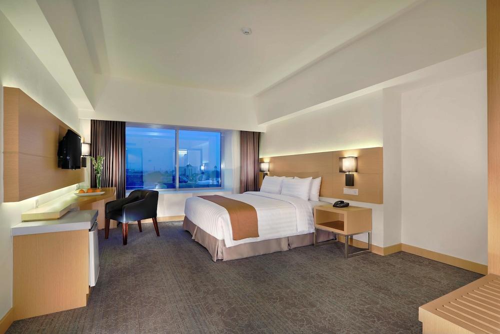 Aston Semarang Hotel & Convention Center - Featured Image