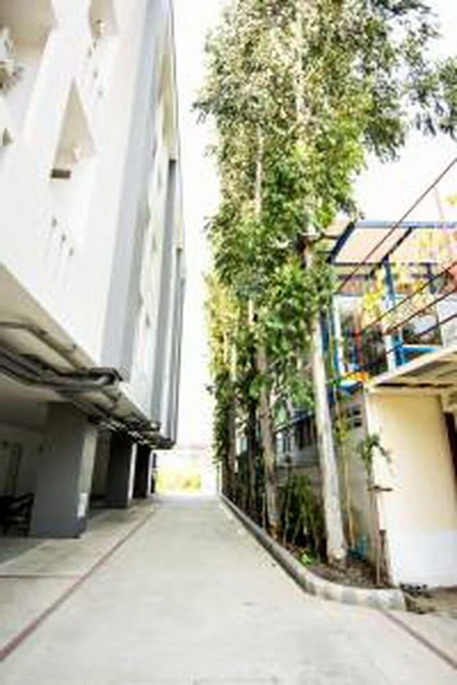 At Ease Residence Suvarnabhumi - Exterior