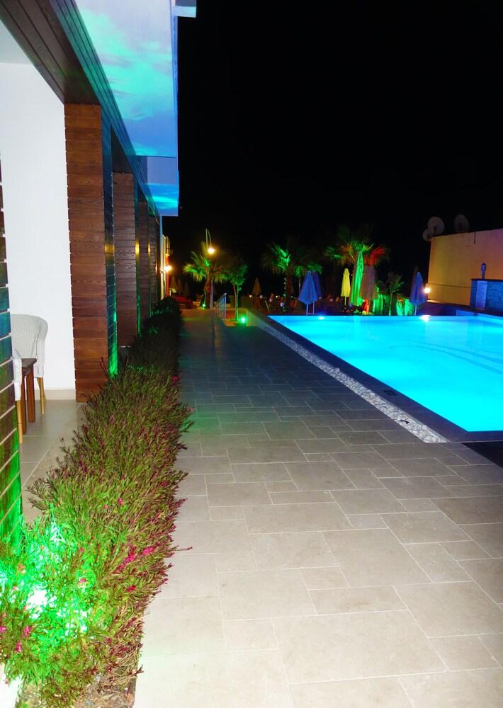 Zest Exclusive Hotel and Spa - Outdoor Pool