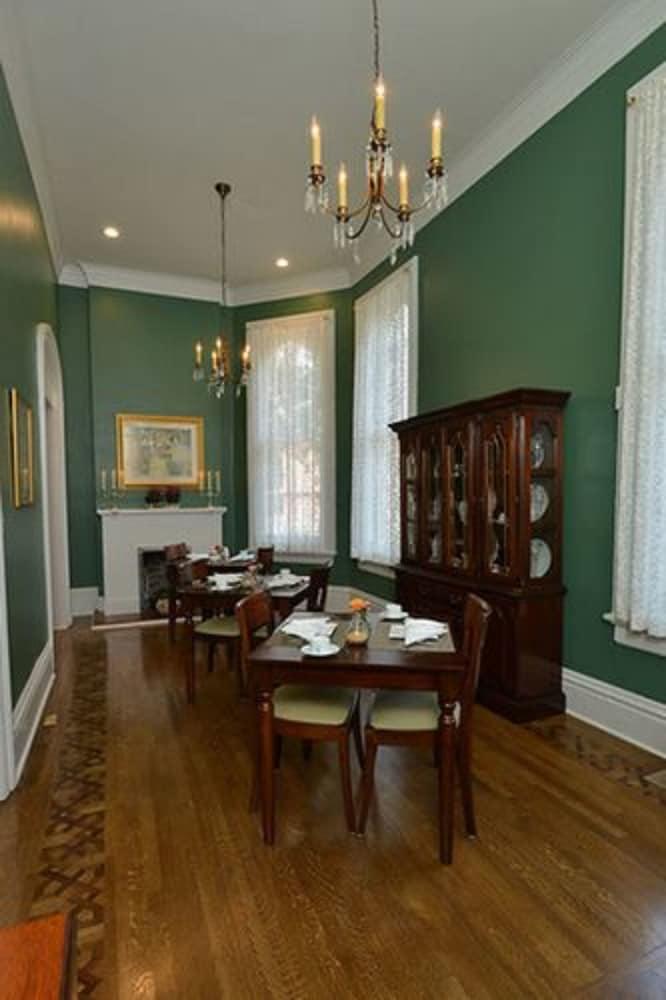 The James Lee House - Interior