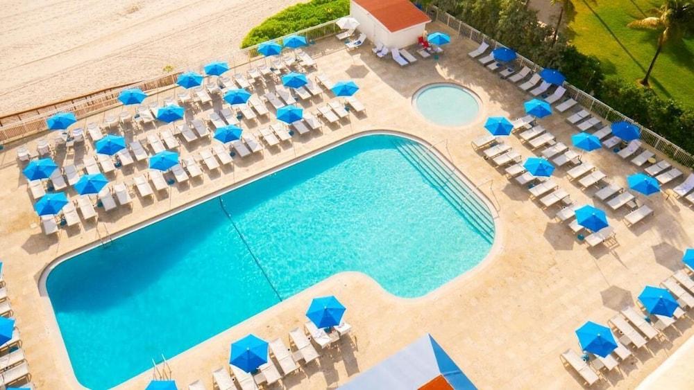 Aventura BeachFront Hotel Condos - Pool