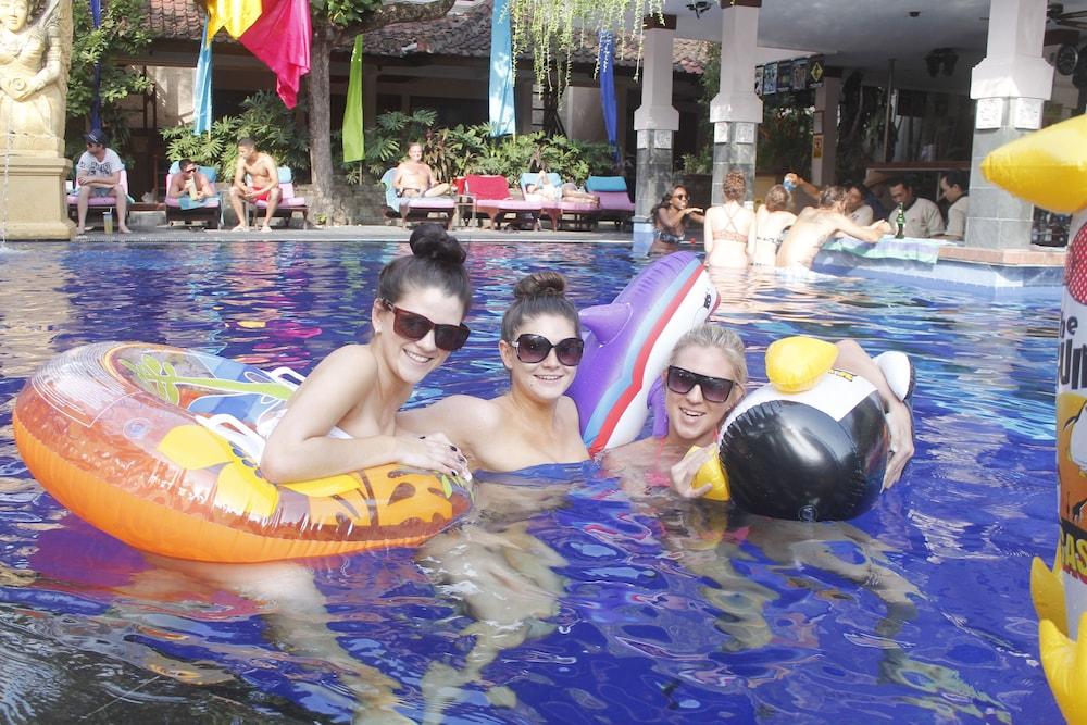 Bounty Hotel - Outdoor Pool