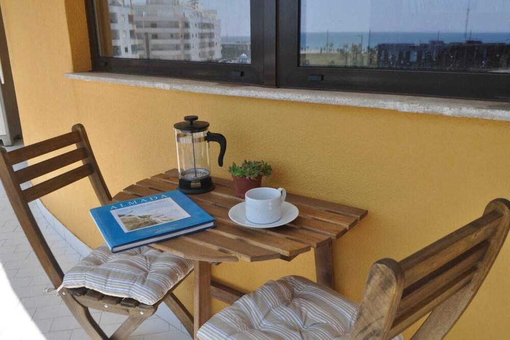 Apartment With Large Balcony and sea View - Exterior