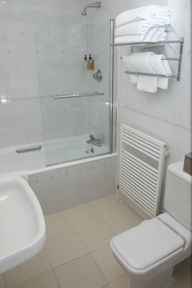 Gatwick Cambridge Hotel - Bathroom