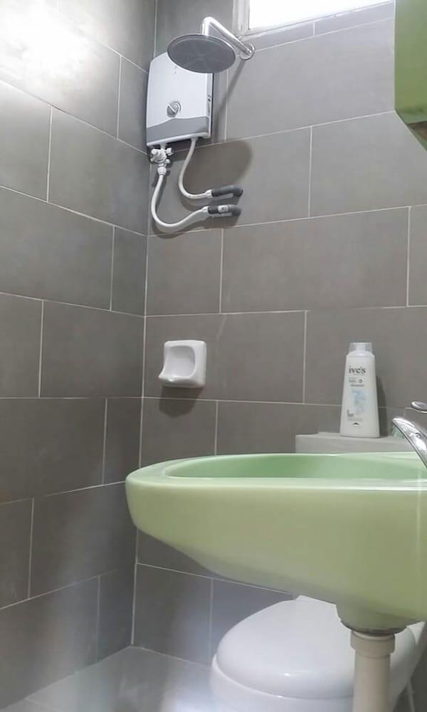 Mama Mia Home - Bukit Mertajam - Bathroom Shower