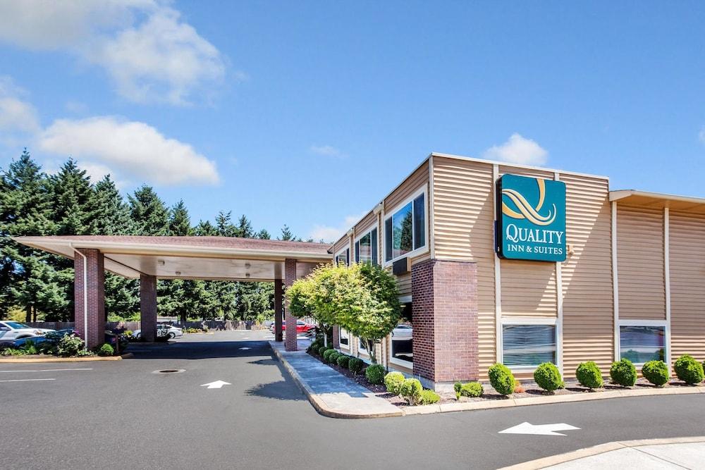 Quality Inn & Suites Vancouver North - Featured Image