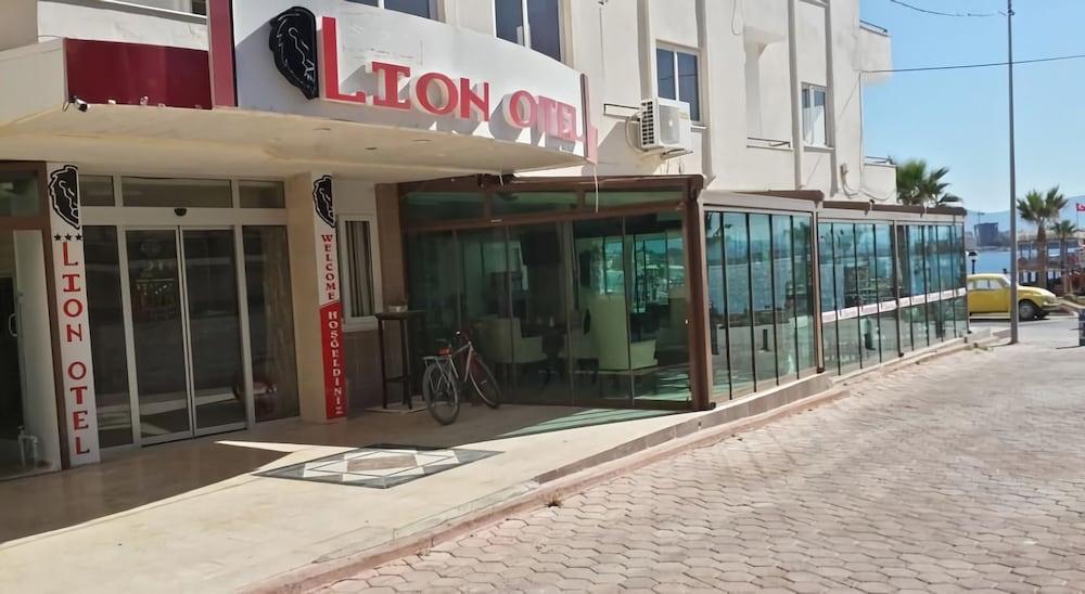 Lion Otel - Featured Image