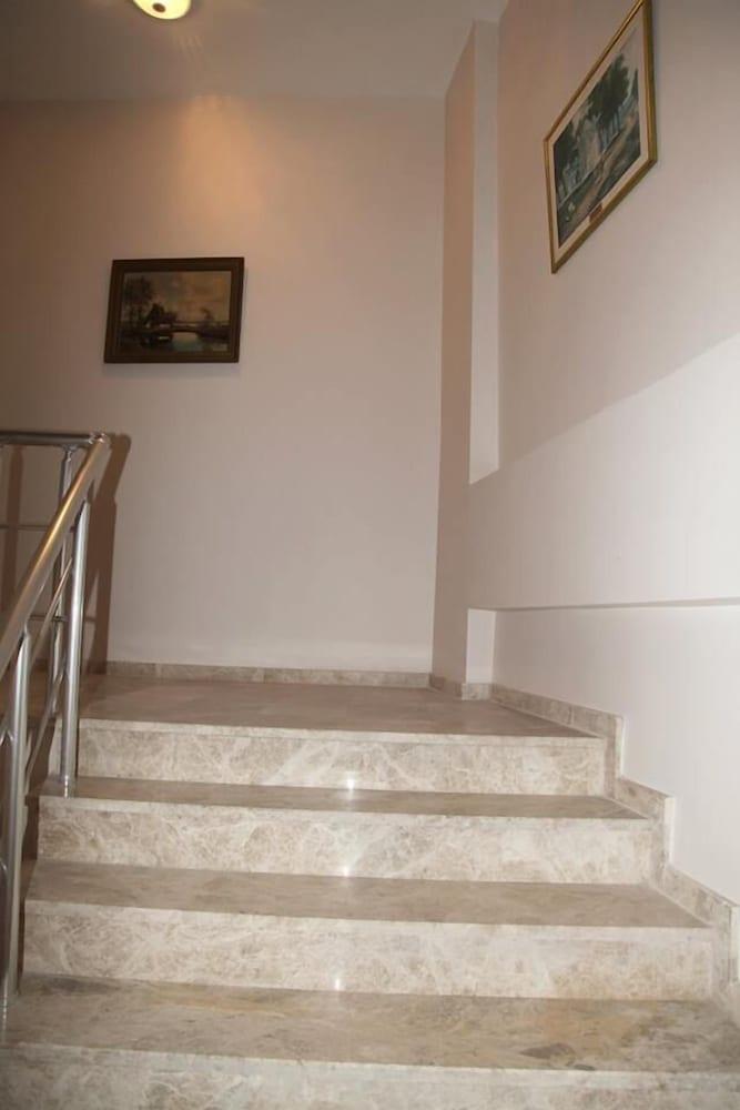 Karas Apart Hotel - Staircase