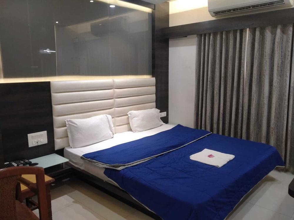 Hotel Anand Surat - Featured Image