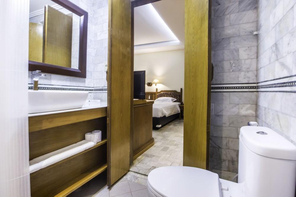 Bali Bungalo Hotel - Bathroom