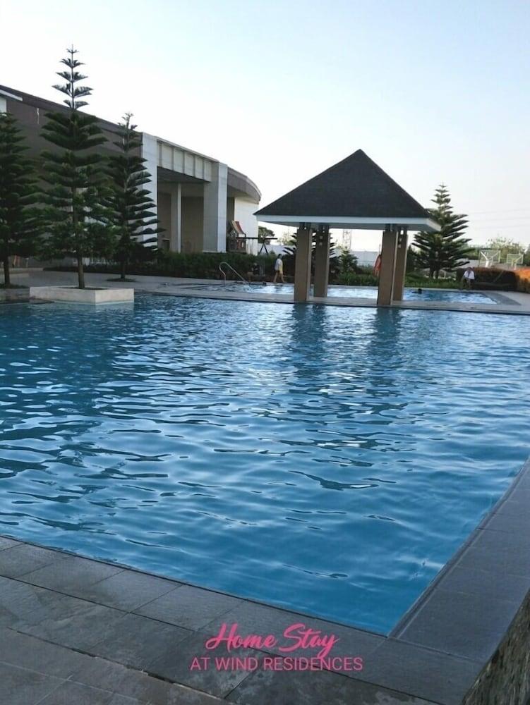 HomeStay at Wind Residences - Outdoor Pool