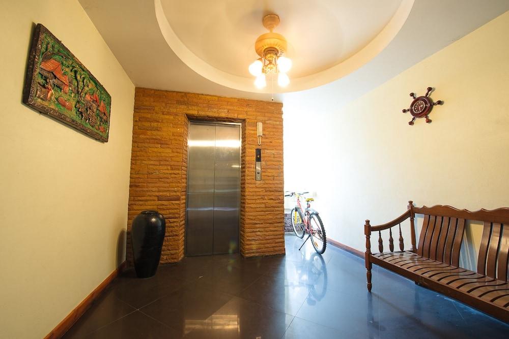 Sathorn Saint View Serviced Apartment - Lobby Sitting Area
