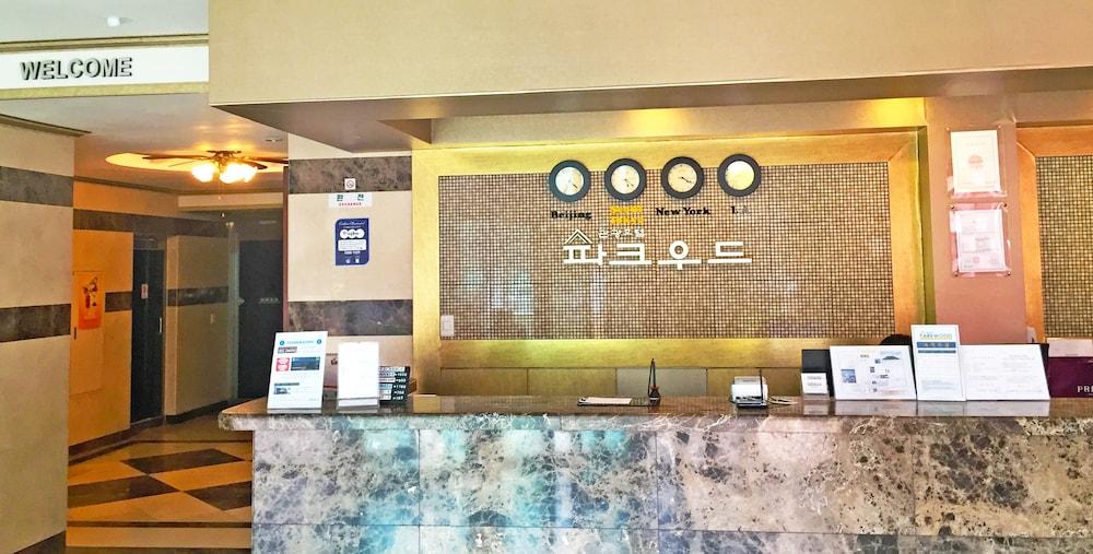 Hotel Parkwood Incheon Airport - Interior Entrance