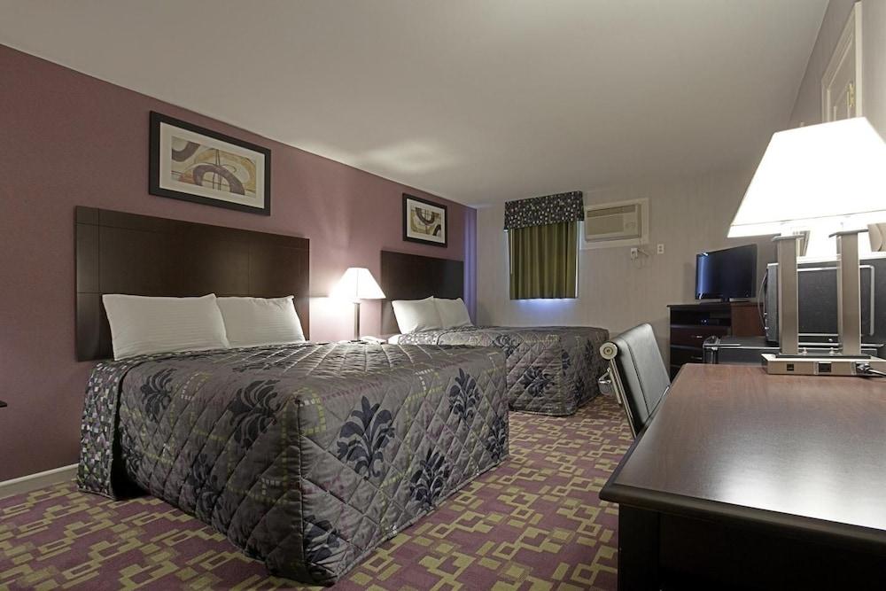 Americas Best Value Inn Holyoke Springfield - Room