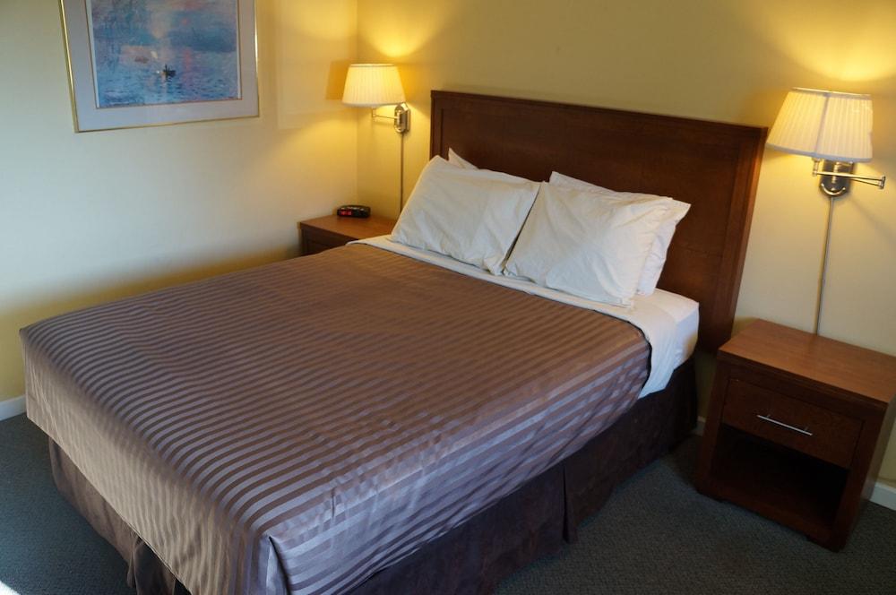 Westward Inn & Suites - Room