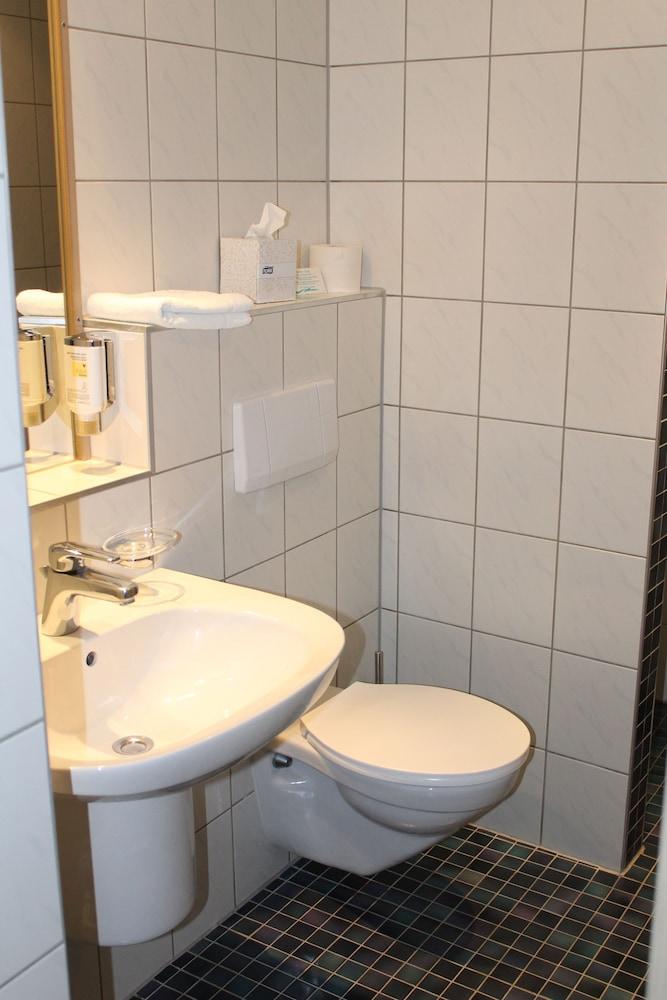 Land-gut-Hotel Forsthof - Bathroom
