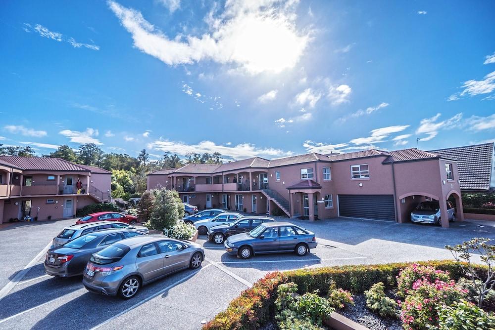 162 Kings of Riccarton Motel - Featured Image