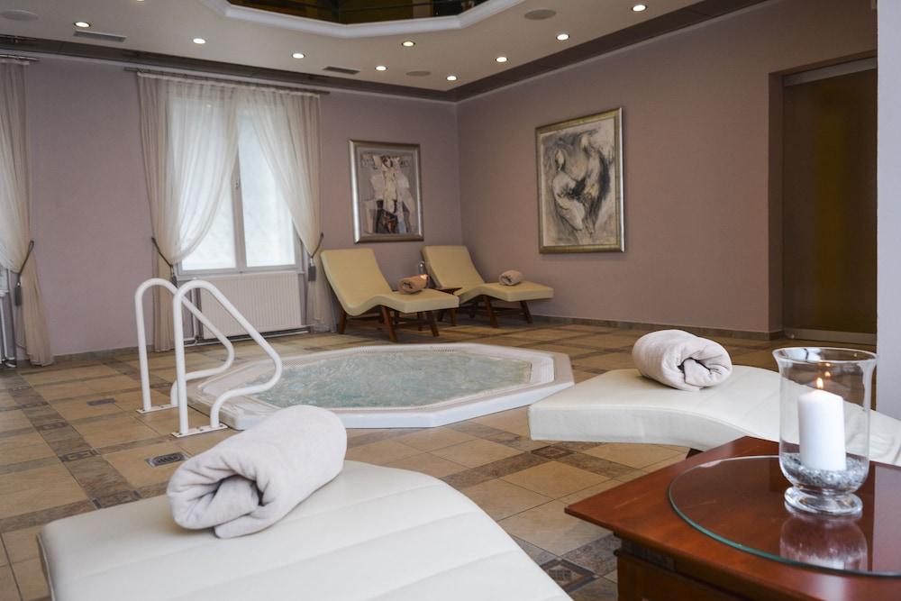 Hotel Vila Bled - Indoor Spa Tub