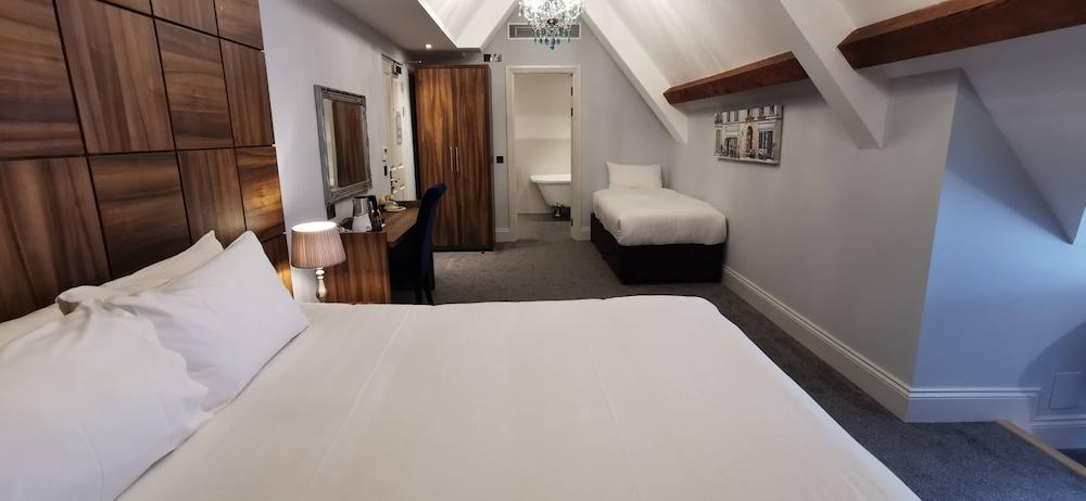 Stanhill Court Hotel Gatwick - Room