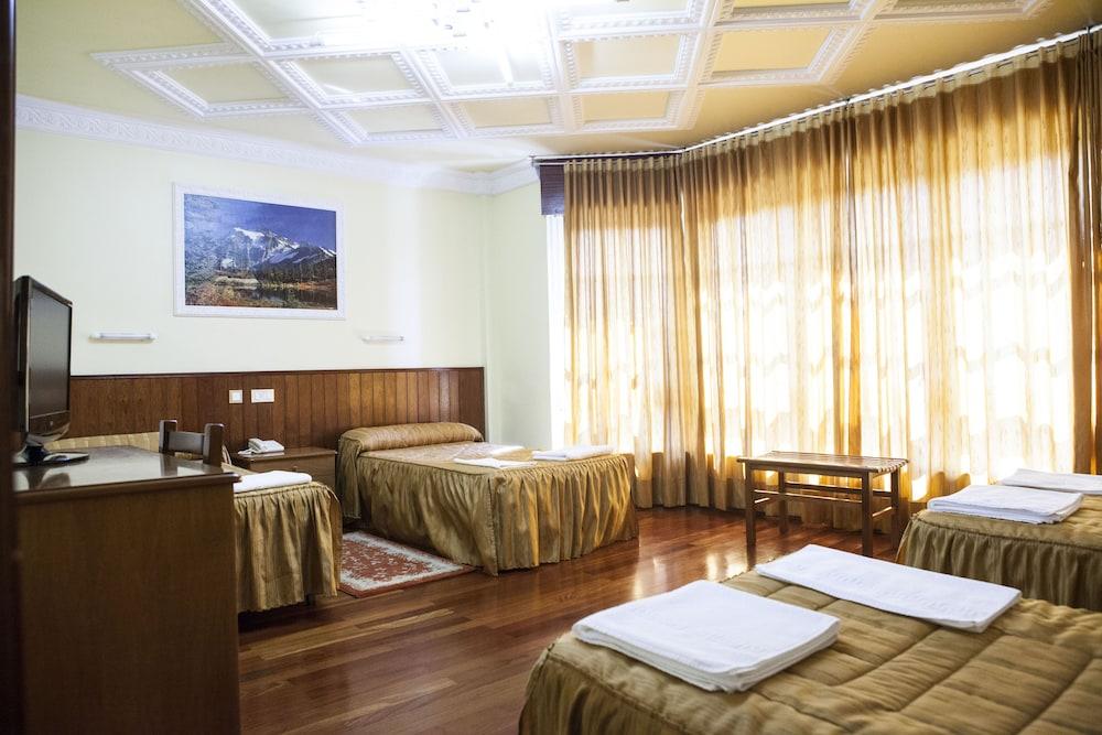 Hotel Antoyana - Room