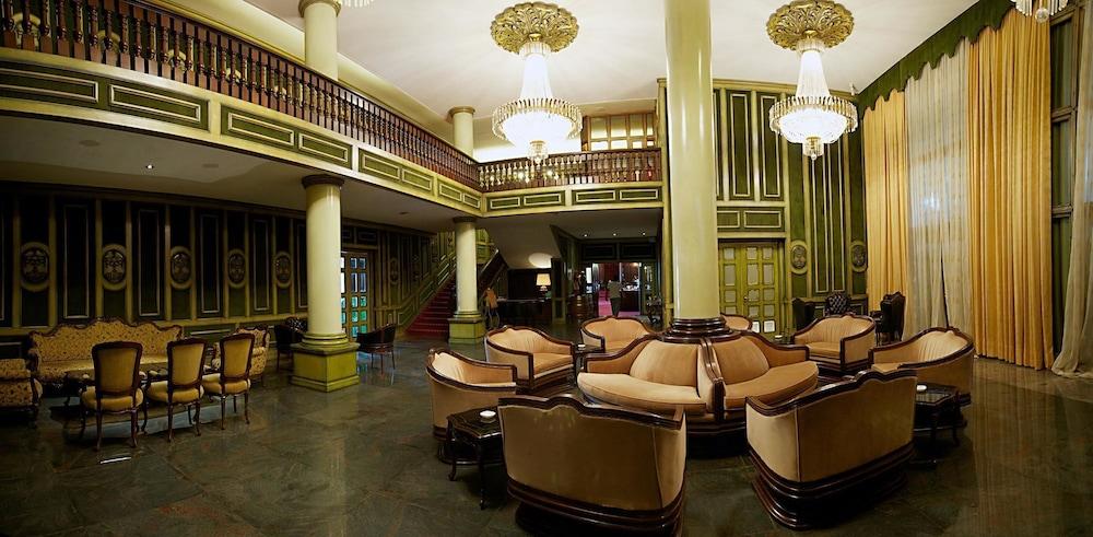 Chtaura Park Hotel - Lobby Sitting Area