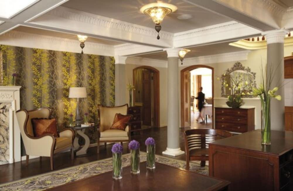 Royal Berkshire - Lobby Lounge