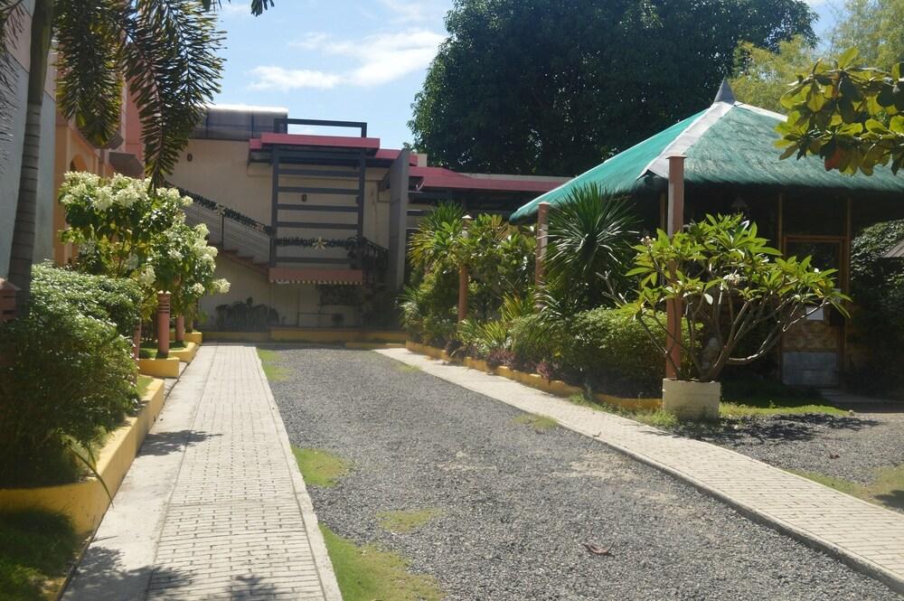 Manora Apartments and Guest House - Property Grounds