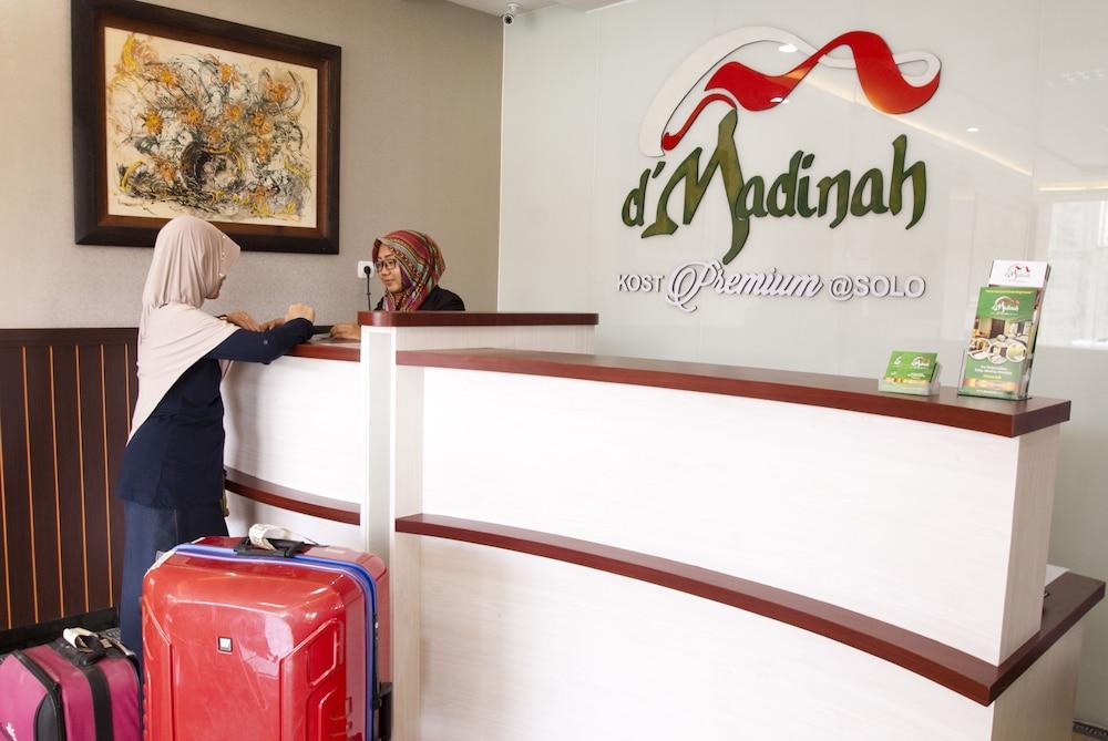 D'Madinah Residence Syariah Hotel Solo - Reception