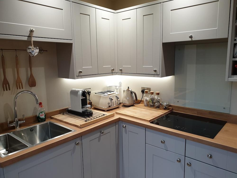 2 Bedroom Central Stylish Flat - Private kitchen