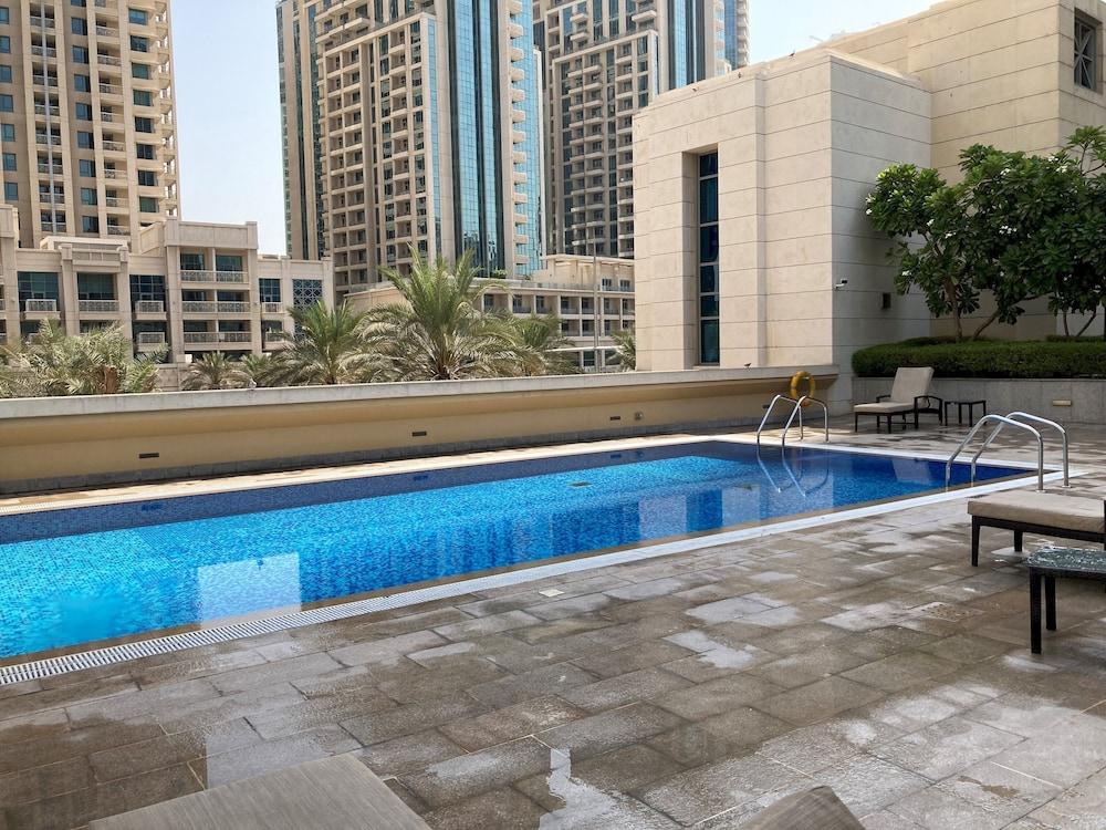 إقامة رائعة في برج كلارن تاور بوسط مدينة دبي - Outdoor Pool