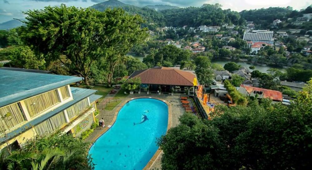 Thilanka Hotel - Outdoor Pool