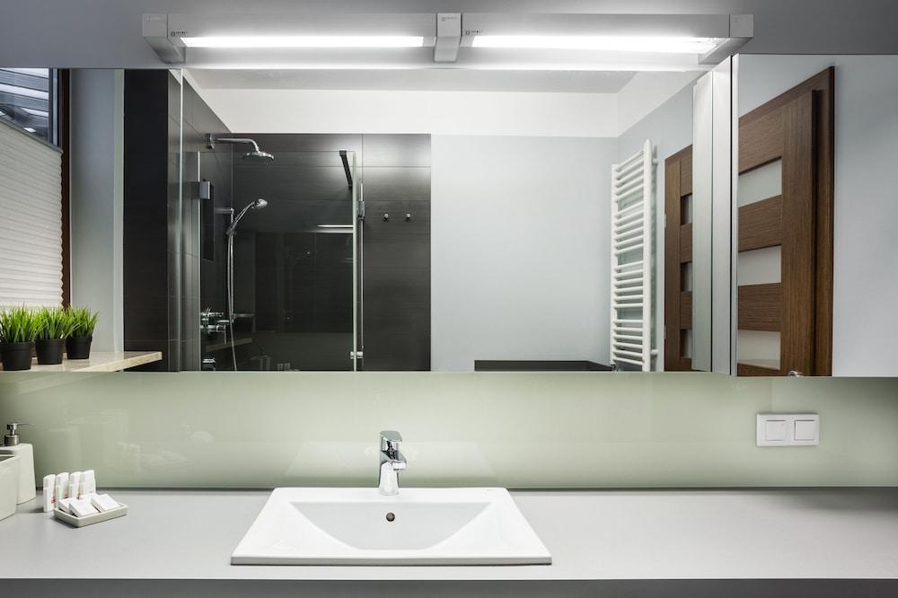 Elite Apartments Galileo - Bathroom Sink