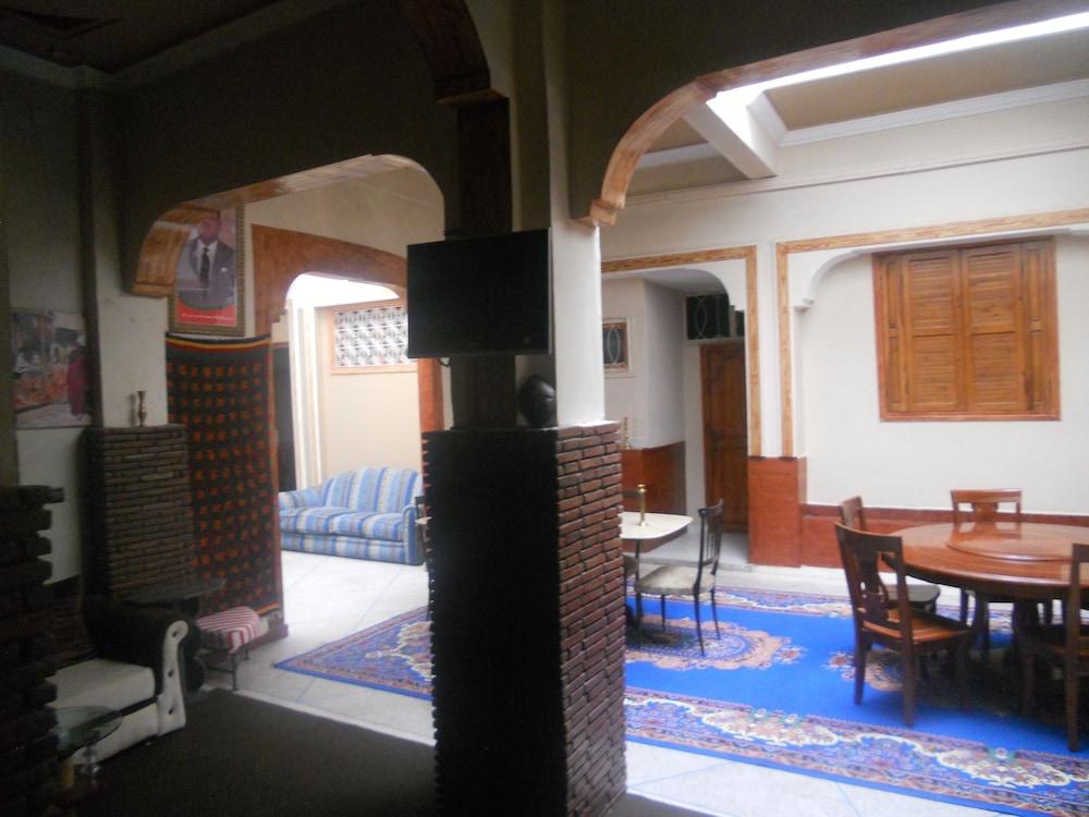 Residence Roudana - Lobby Sitting Area