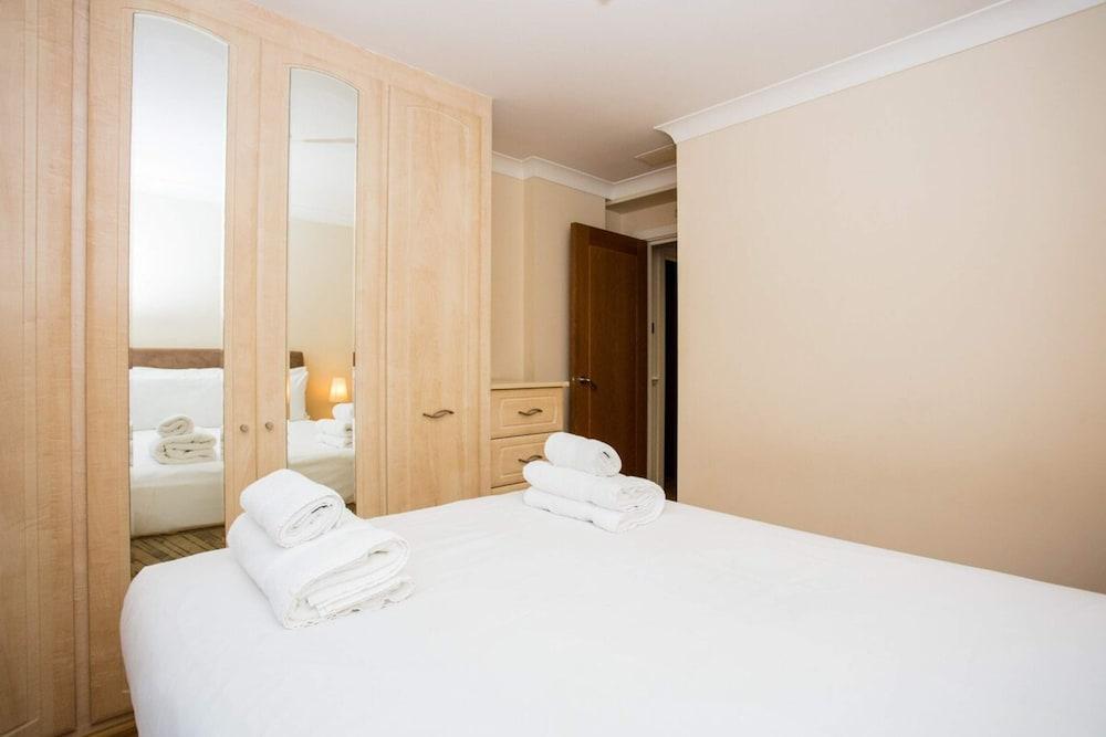 1 Bedroom Apartment near St. Paul's Cathedral - Room