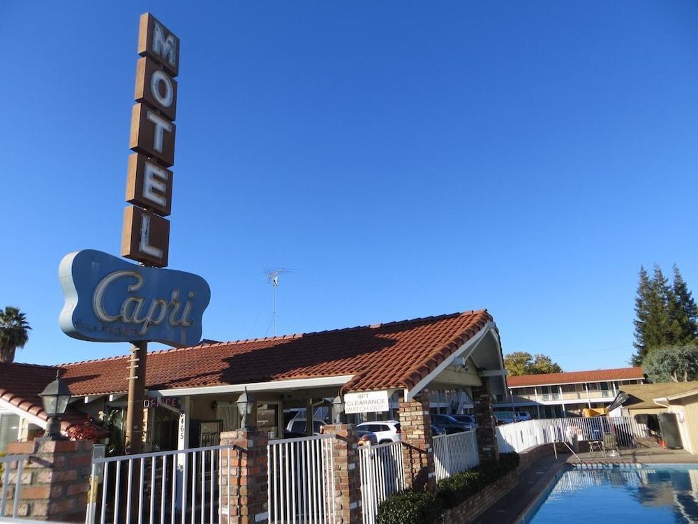 The Capri Motel - Exterior