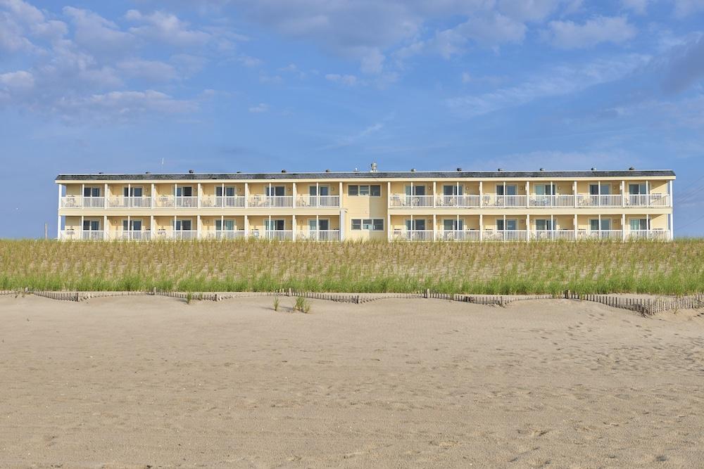 Drifting Sands Oceanfront Hotel - Featured Image