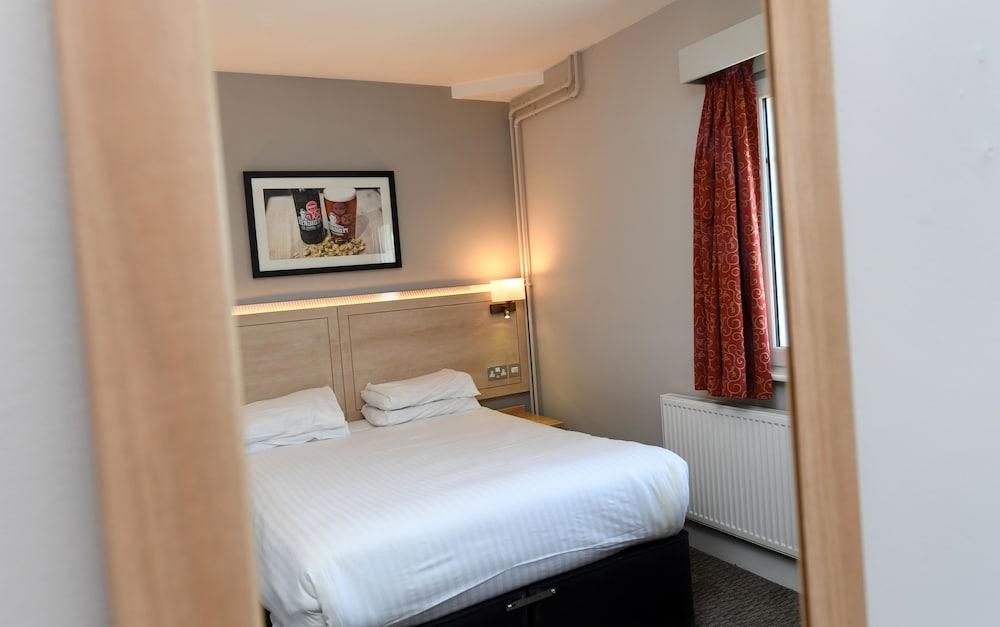 Crown, Droitwich by Marston's Inns - Room