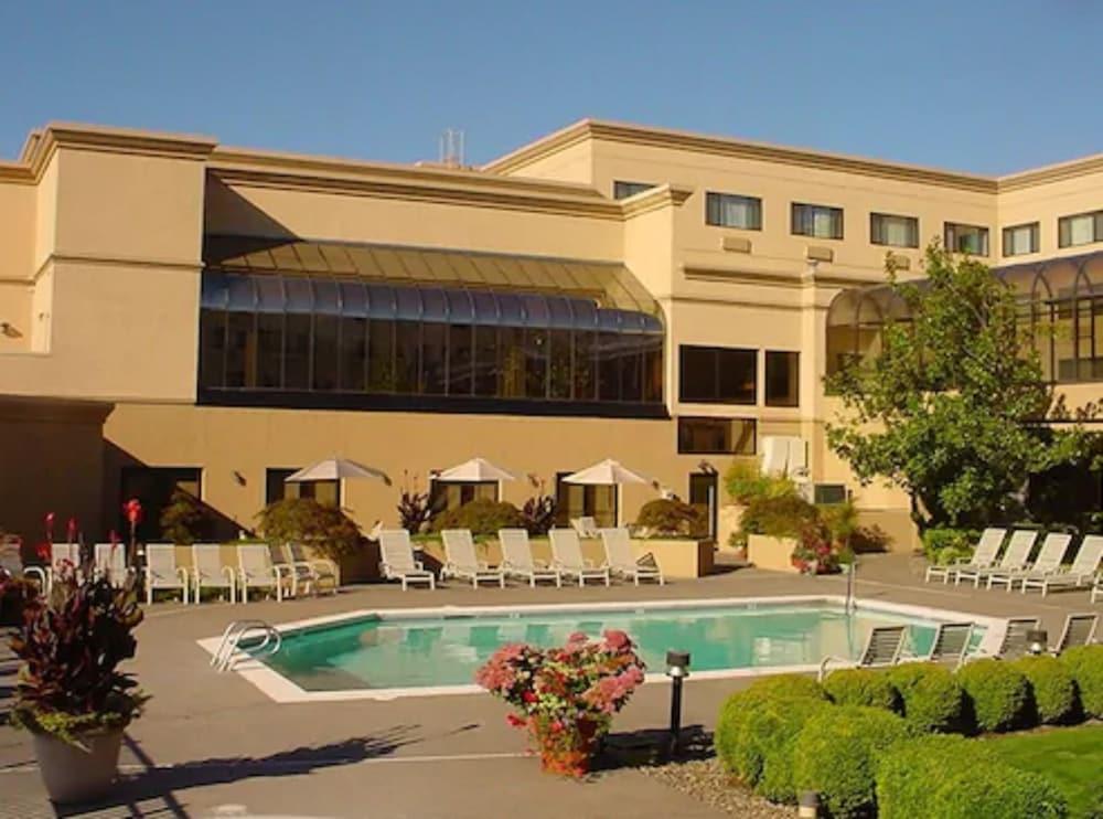 Monarch Hotel & Conference Center - Featured Image